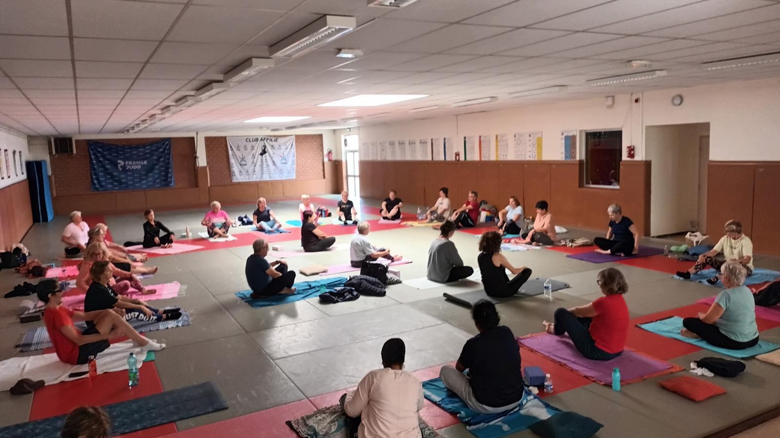Séance de yoga le vendredi, salle Dumez